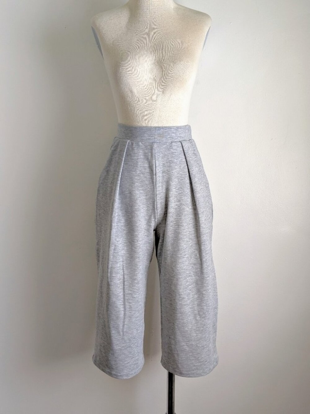 Uniqlo AIRism Wide Cropped Pants Culottes Heather Gray Size XS